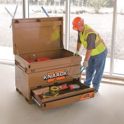 HASSALLS HOLD FIRST EVER ‘KNAACK BOX WARS’